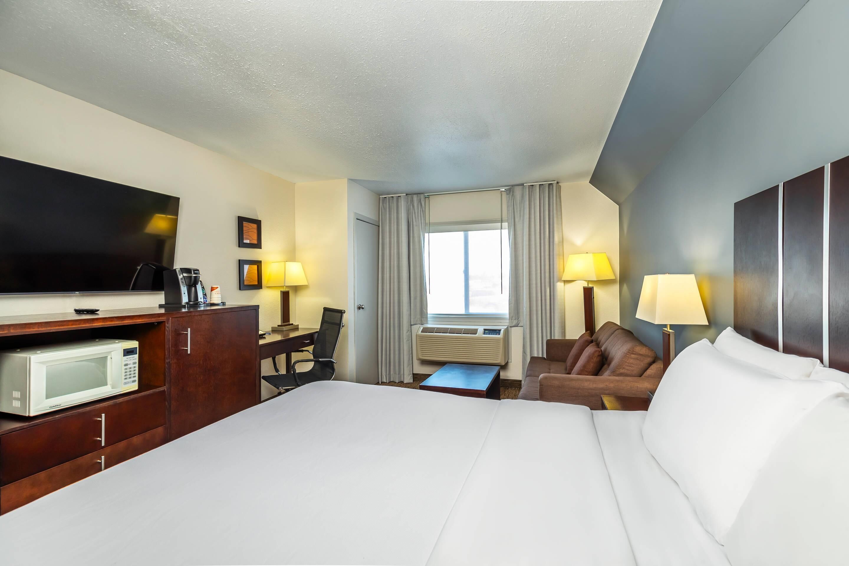 Een bureau, een strijkplank/strijkijzer, extra bedden (toeslag)