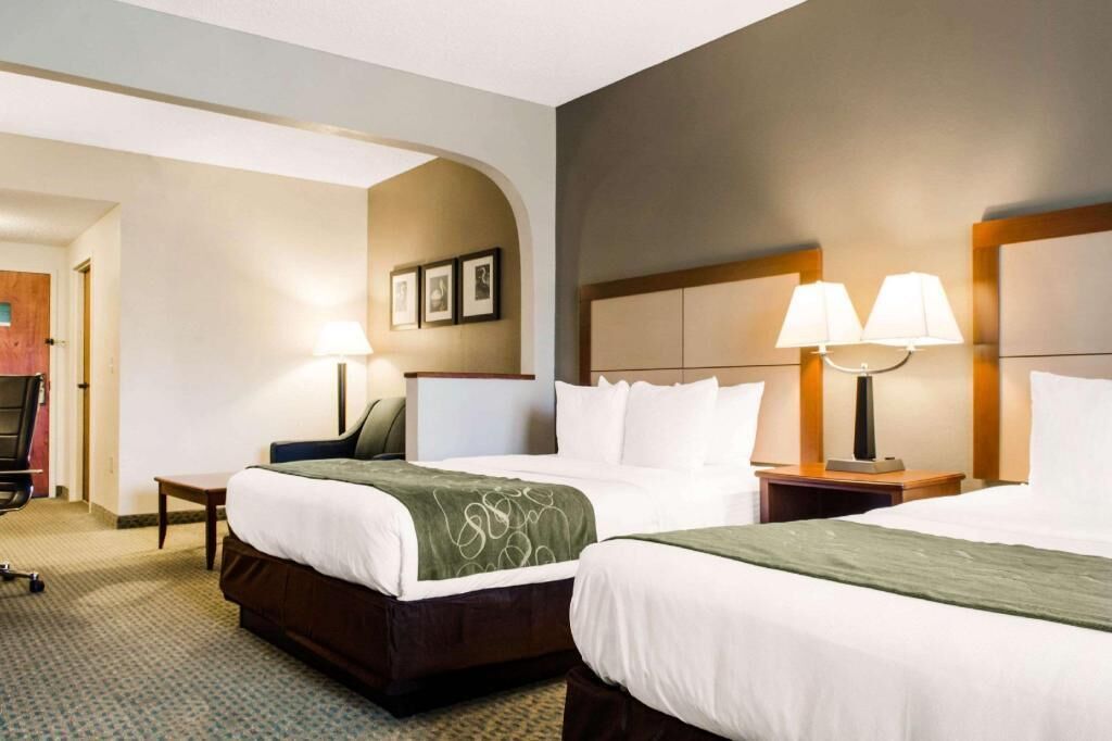 Down duvets, in-room safe, desk, blackout curtains