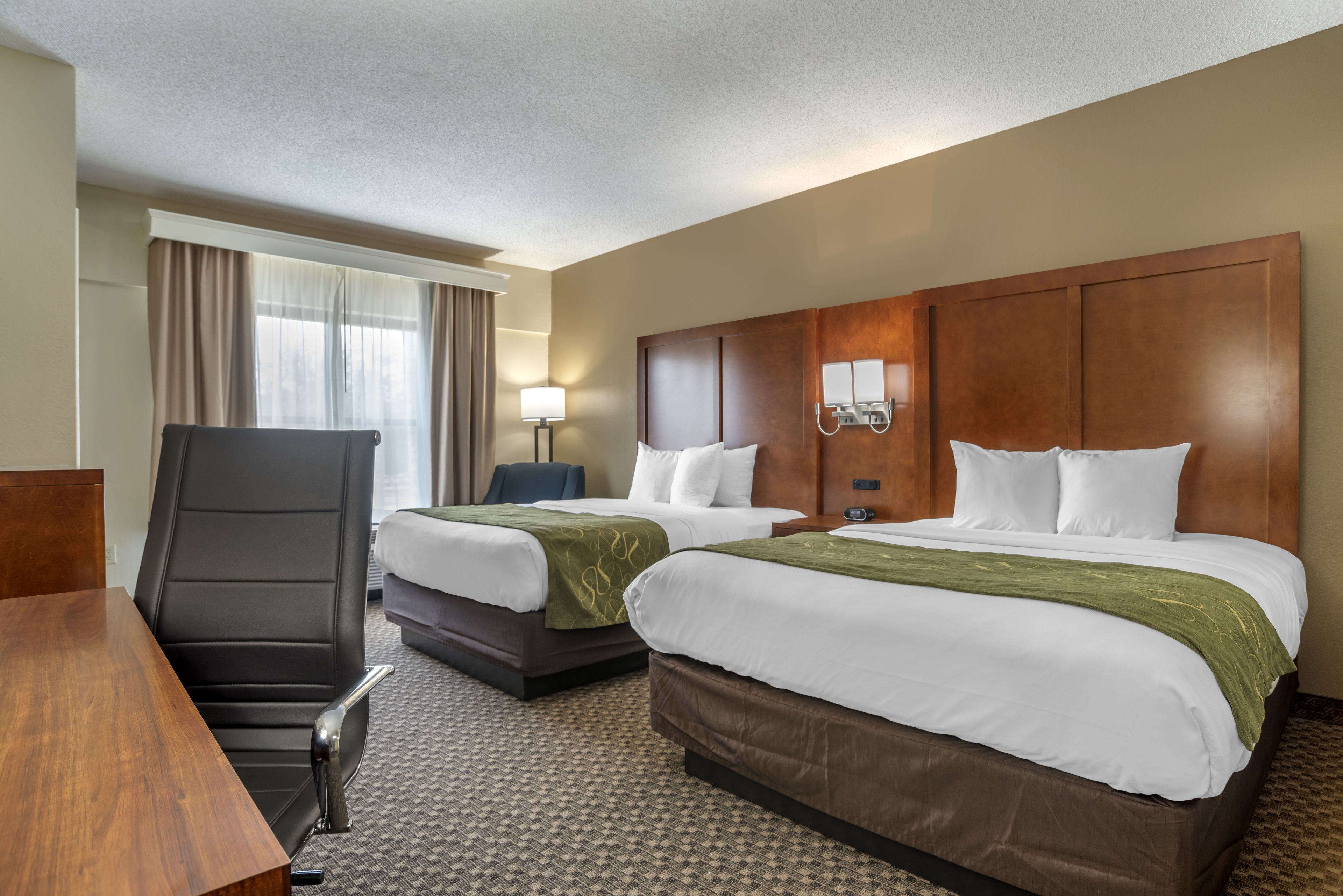 suite, non smoking | down duvets, in-room safe, desk, blackout curtains