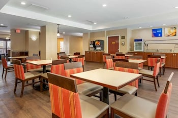 Free daily on-the-go breakfast at I-Drive Hotel at Universal