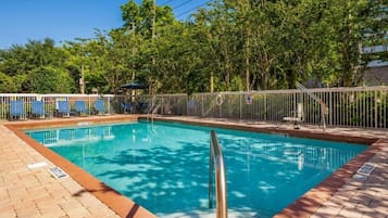 Outdoor pool, pool loungers