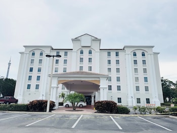 Hotel Exterior at I-Drive Hotel at Universal