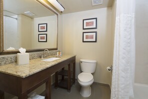 Combined shower/tub, free toiletries, hair dryer, towels