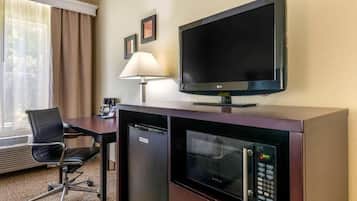 In-room safe, desk, iron/ironing board, bed sheets