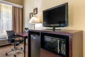 In-room safe, desk, iron/ironing board, bed sheets
