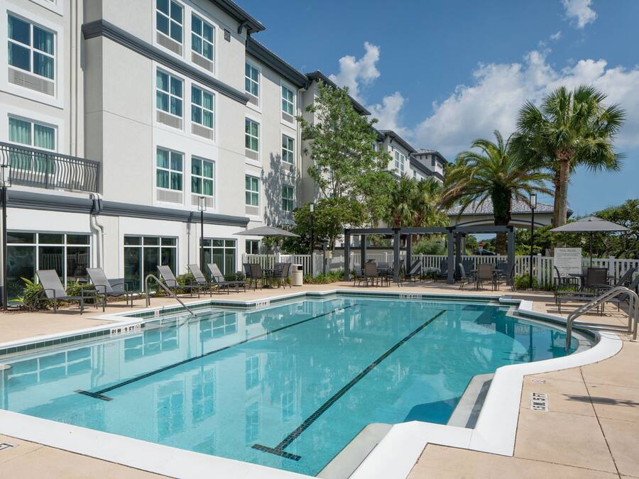 Piscina interna, piscina externa