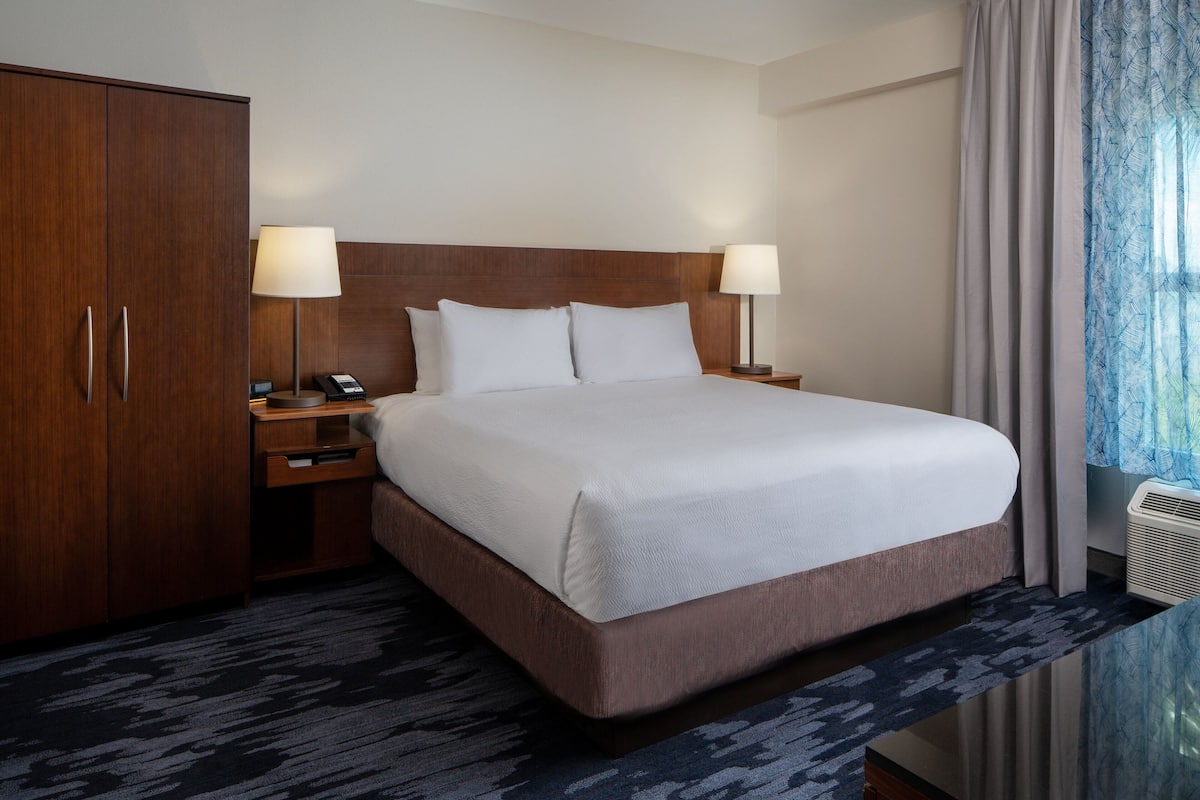 Premium bedding, in-room safe, blackout curtains, iron/ironing board