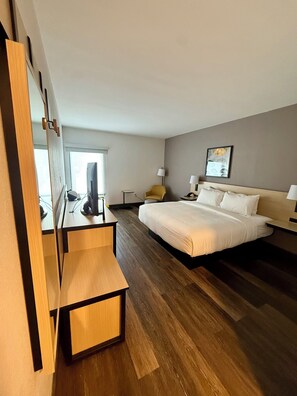 Room, 1 King Bed | Desk, iron/ironing board, free cribs/infant beds, rollaway beds