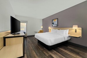 Room, 1 King Bed | Desk, iron/ironing board, free cribs/infant beds, rollaway beds - City Express by Marriott Yulee (Yulee)