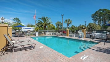 Außenpool (je nach Saison geöffnet)