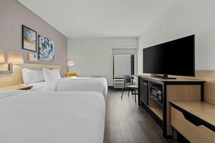 办公桌、熨斗/熨衣板、免费婴儿床、折叠床/加床（额外收费）