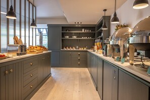 Daily buffet breakfast for a fee - Hotel Saint Nicolas (La Rochelle)