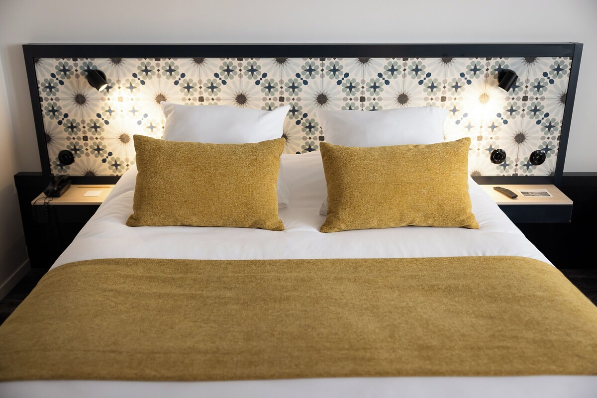 Premium bedding, pillowtop beds, in-room safe, desk