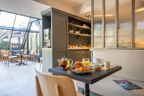 Café da manhã com buffet diário (EUR 18.95 por pessoa)