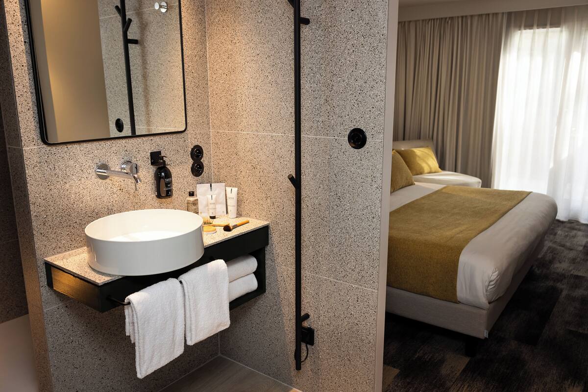 premium double room, 1 queen bed, balcony | bathroom | shower, free toiletries, hair dryer, towels