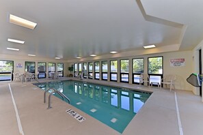 Innendørsbasseng