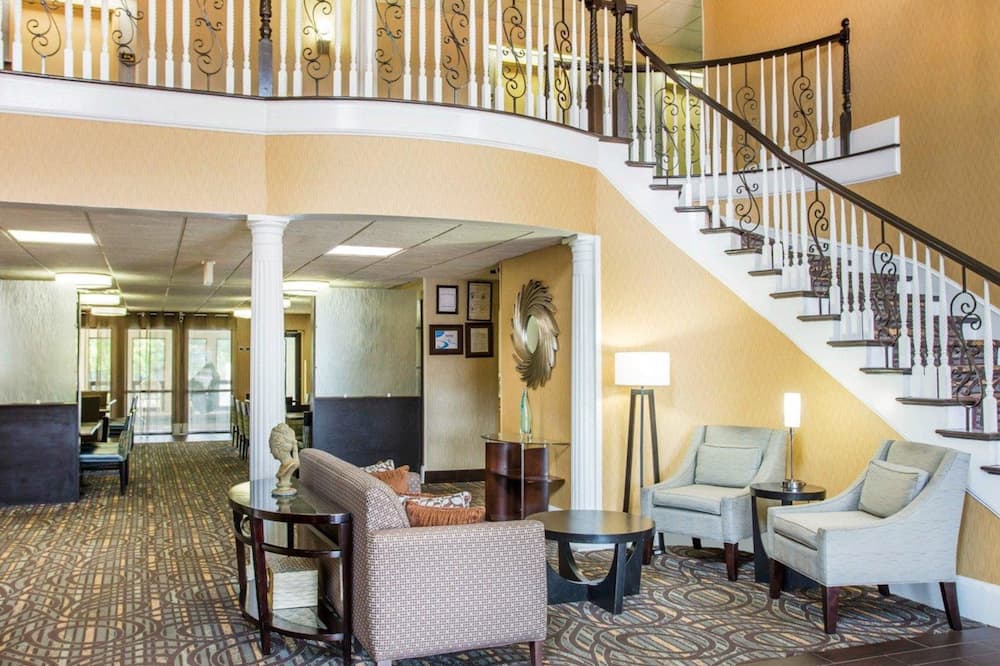 Comfort Inn & Suites at Stone Mountain