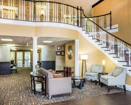 Lobby. Comfort Inn & Suites at Stone Mountain