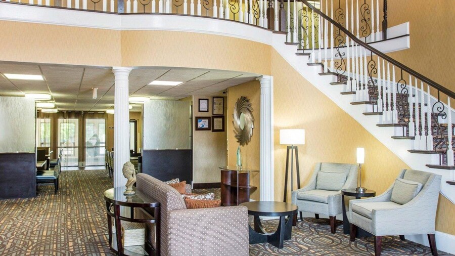 Comfort Inn & Suites at Stone Mountain