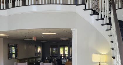 Comfort Inn & Suites at Stone Mountain