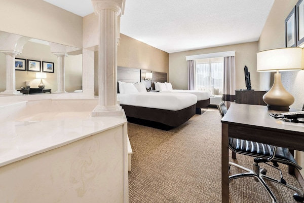 Premium bedding, desk, iron/ironing board, free cots/infant beds