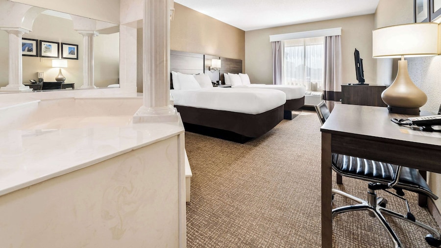 Comfort Suites near Robins Air Force Base