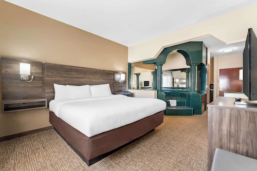 Comfort Suites near Robins Air Force Base