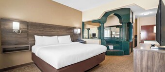 罗宾斯空军基地附近凯富全套房酒店