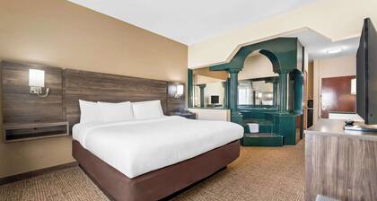 Comfort Suites near Robins Air Force Base