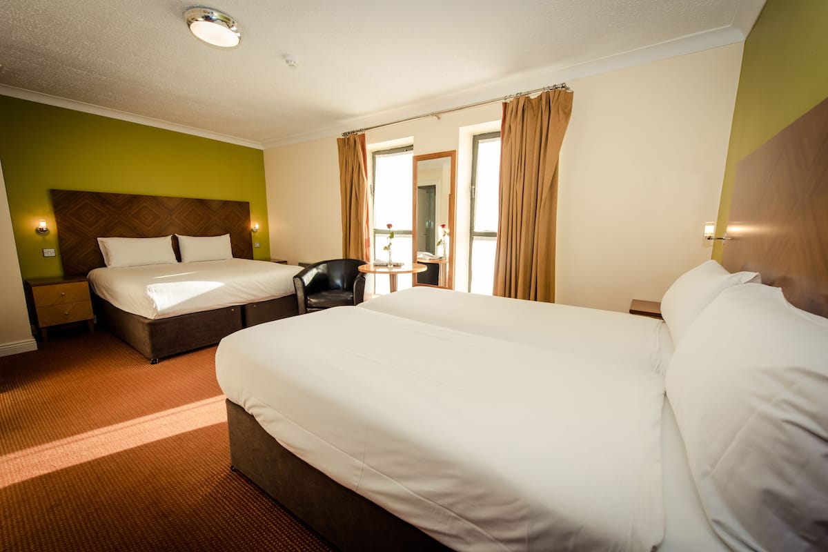 Classic Single Room, 1 Twin Bed | In-room safe, iron/ironing board, bed sheets
