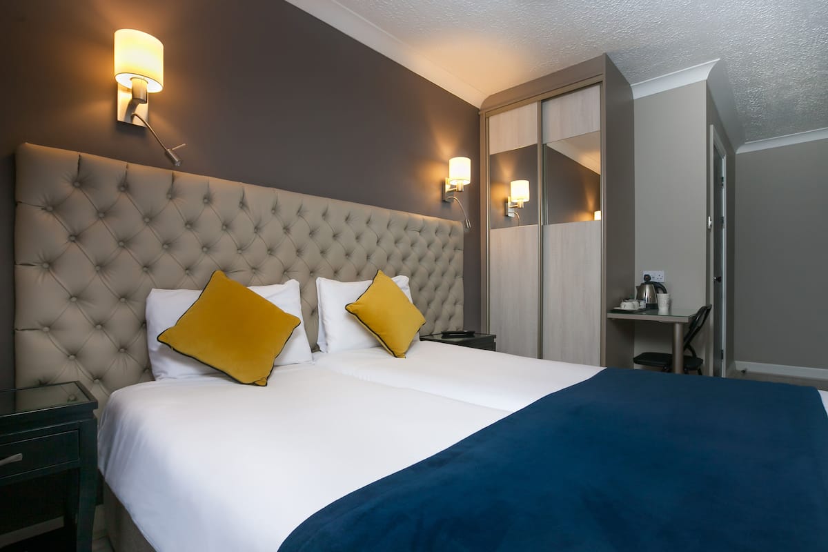 In-room safe, iron/ironing board, bed sheets