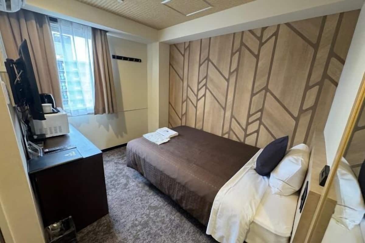 Desk, iron/ironing board, free WiFi