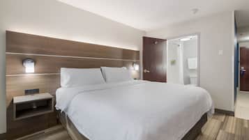 Chambre Standard, 1 très grand lit | Coffres-forts dans les chambres, fer et planche à repasser