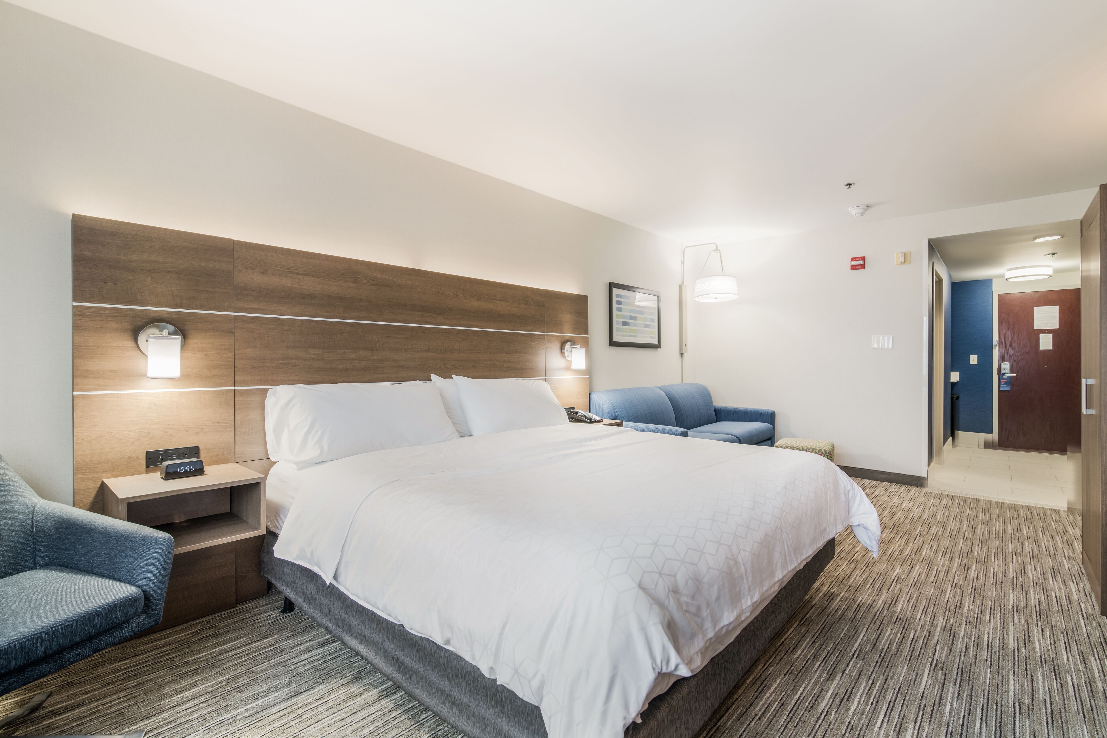 room, 1 king bed, accessible, non smoking (hearing/mobility, accessible tub) | 1 bedroom, in-room safe, iron/ironing board, free cots/infant beds