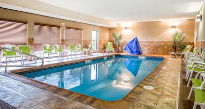 Comfort Inn & Suites Kansas City - Northeast