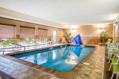 Comfort Inn & Suites Kansas City - Northeast