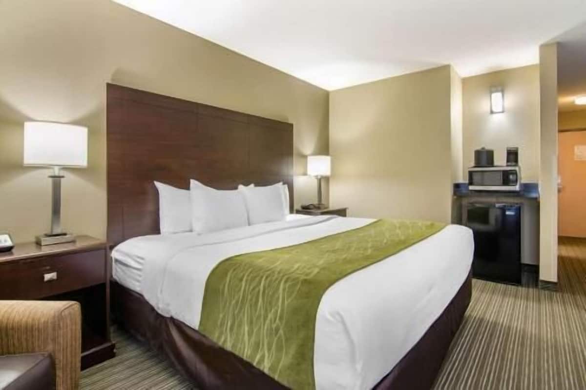 1 quarto, roupas de cama premium, escrivaninha, cortinas blackout