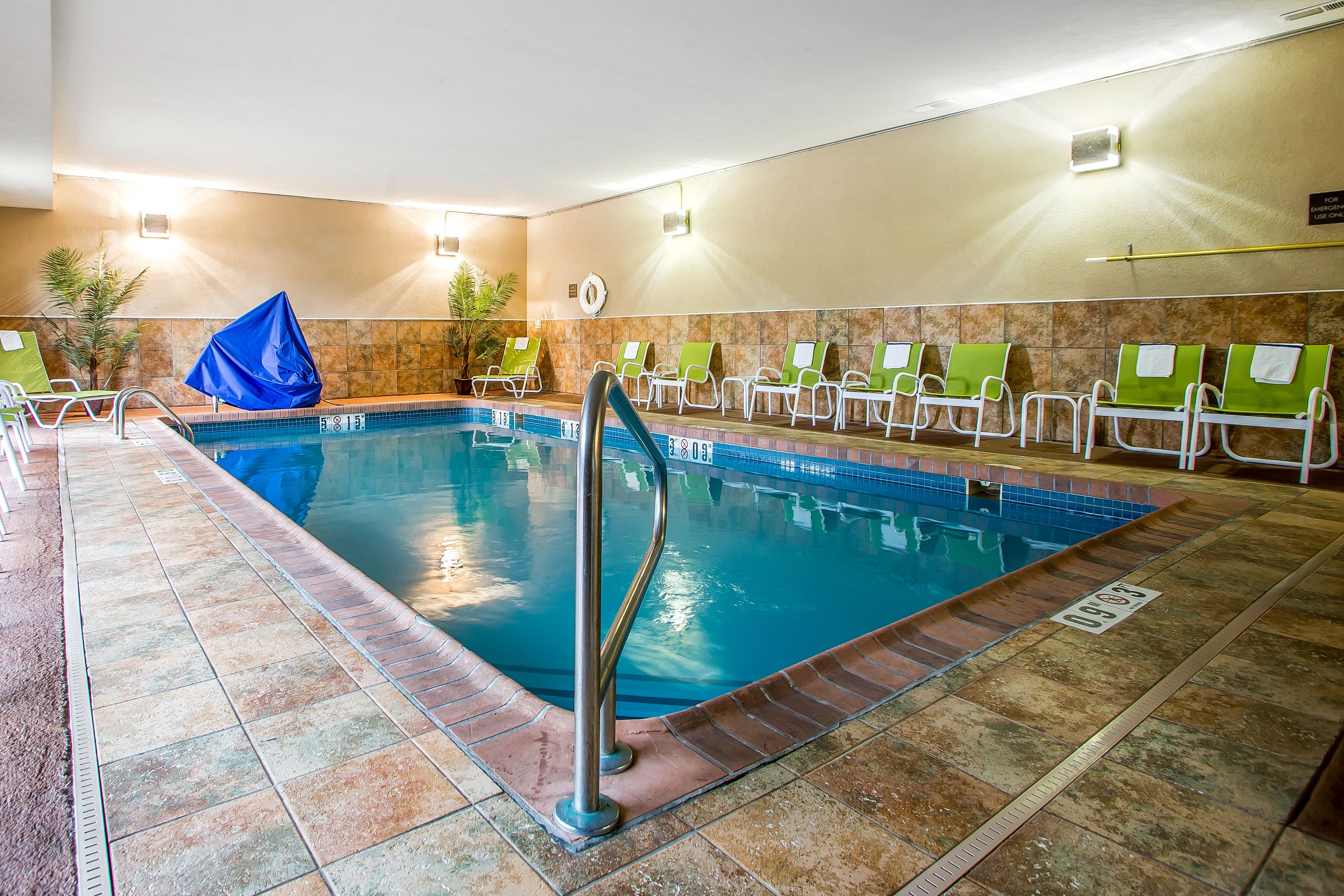indoor pool, open 6:00 am to 10:00 pm, pool loungers