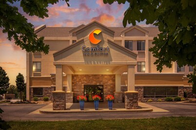 Comfort Inn & Suites Kansas City - Northeast