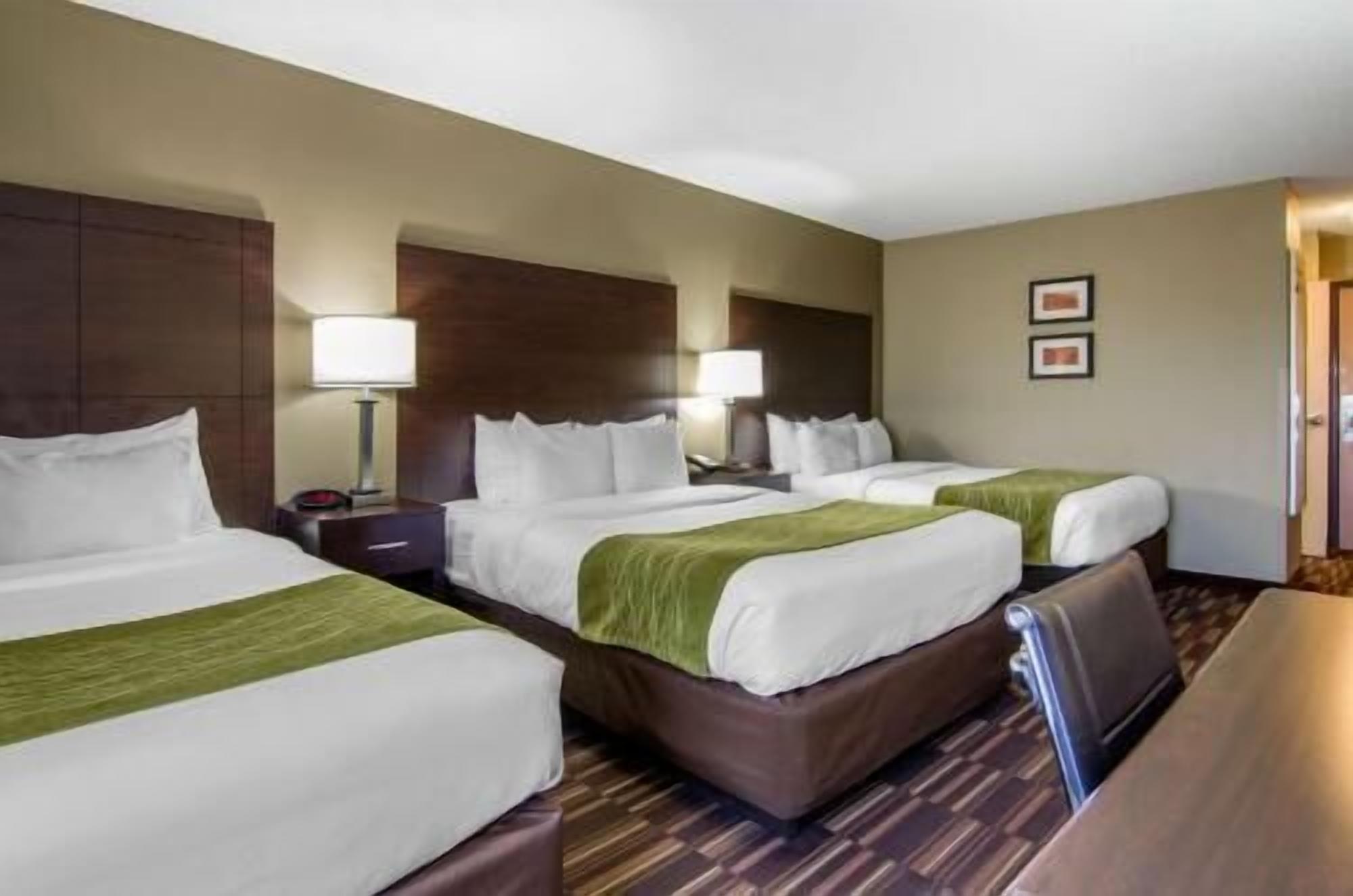 1 Schlafzimmer, hochwertige Bettwaren, Schreibtisch