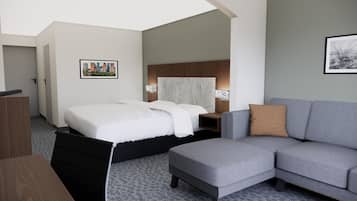 1 soverom, skrivebord, lydisolert og strykejern/-brett