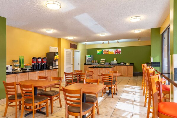 Free daily continental breakfast