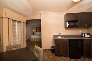 Premium bedding, in-room safe, individually decorated