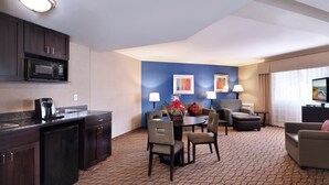 A hotel room with a kitchenette, dining area, and seating space. - Holiday Inn Express Port Hueneme by IHG (Port Hueneme)
