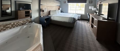 Deluxe-Suite, 1 Schlafzimmer, Nichtraucher | Wohnzimmer | 32-Zoll-LED-Fernseher mit Kabelempfang, Fernseher