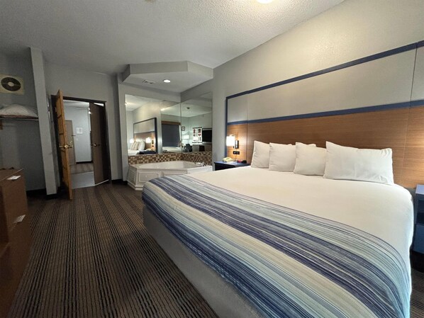 Deluxe suite, 1 slaapkamer, niet-roken | Luxe beddengoed, donsdekens, pillowtop-bedden, verduisterende gordijnen