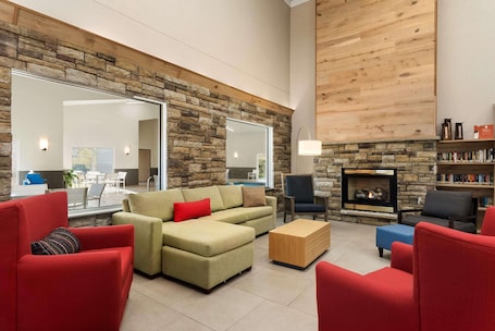 Lobby. Country Inn & Suites by Radisson, Platteville, WI