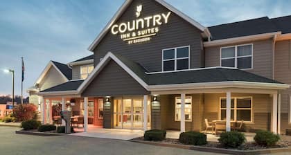 Country Inn & Suites by Radisson, Platteville, WI
