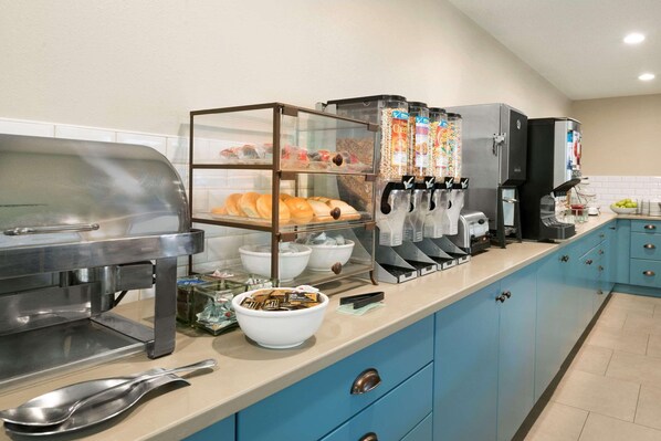 Free daily continental breakfast 