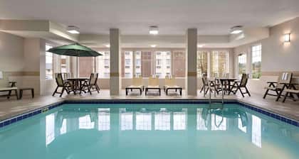 Country Inn & Suites by Radisson, Stevens Point, WI